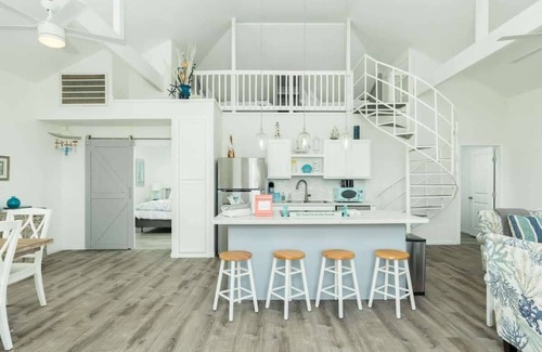 San Luis House | Cute Coastal Beach Cottage, Views of Gulf & Bay!