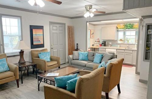 Surfside Beach House | Cute Coastal Cottage! Just a Few Blocks to Beach, Gulf, Jetty and Splash Park!