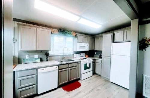 Surfside Beach House | Cute Coastal Cottage! Just a Few Blocks to Beach, Gulf, Jetty and Splash Park!