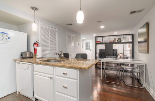 Capitol Hill Apartment | Cute & Comfortable English Basement Apt. in Capitol Hill! 50% Monthly Discount