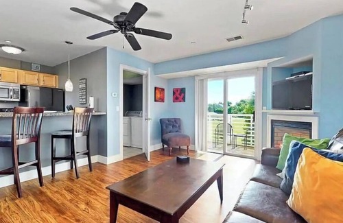 Douglas House | Cute condo with pool ideal for spring and summer fun