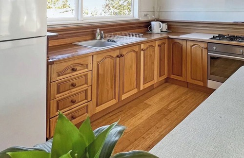 Berridale House | Cute Cosy 2BR House - Best Value