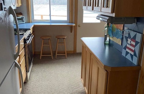 Vestaburg Cottage | Cute cottage on all sports lake