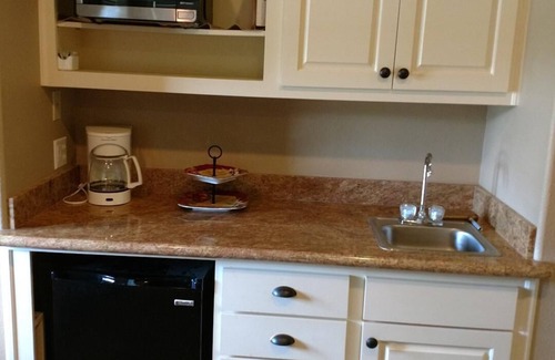 Bryan House | CUTE COUNTRY PRIVATE GUEST SUITE