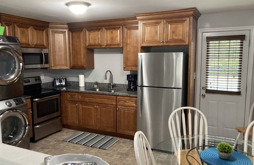 Stonehouse House | Cute Country Stay! Convenient to Williamsburg!
