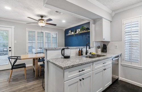 Spring House | Cute & Cozy 3BR, 2bath w POOL