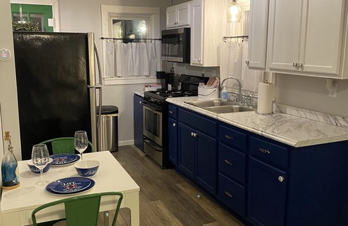 Prudenville Cottage | Cute, cozy, updated cottage just steps from gorgeous Houghton Lake