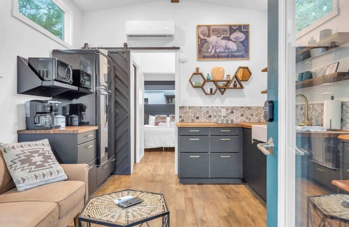 Greenville Cabin | Cute Getaway on River - 6 Minutes to Greenville