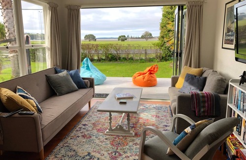 Whangateau House | Cute kiwi bach and separate modern cottage with sea views