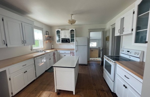 Cape Tormentine Cottage | Cute NB cottage!nWalking distance to sand beaches with distant view of the ocean