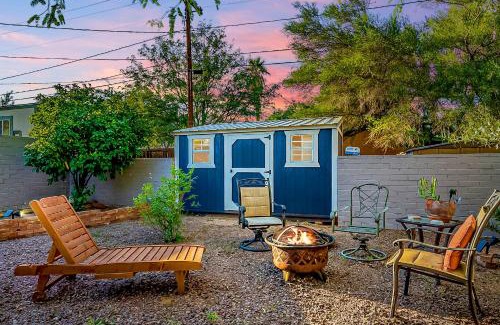 Peter Howell House | Cute Peaceful Tiny House Getaway w Backyard - Low Summer Rates!