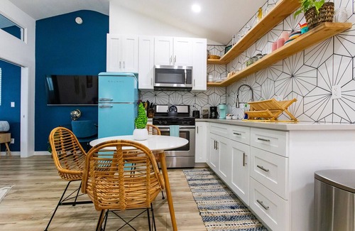 San Clemente Apartment | Cute & Stylish 1Bdrm + Parking, Minutes to the Beach & Hiking trails !