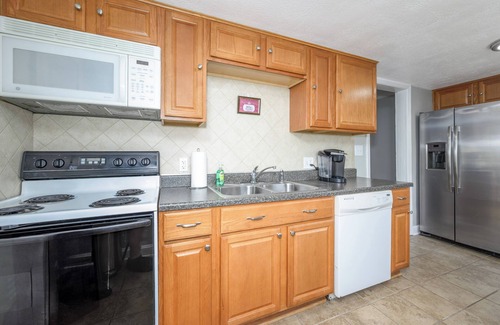 Cuyahoga Falls House | Cuyahoga Valley National Parks Home! Close to downtown Cuyahoga Falls!