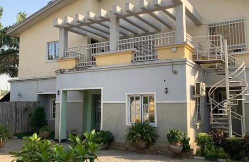 Gwarinpa Estate Bed & Breakfast | Cuzsi Bed & Breakfast hotel