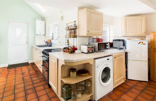 Warwick Town Centre House | CV34 4ST 23 The Butts Warwick · Traditional 2 Bed Cottage, Central Warwick | Pass The Keys