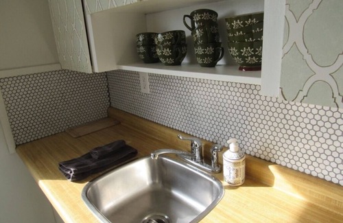 New Westminster Apartment | CVD19 Friendly Queens Park Suites in New Westminster - Suite #1