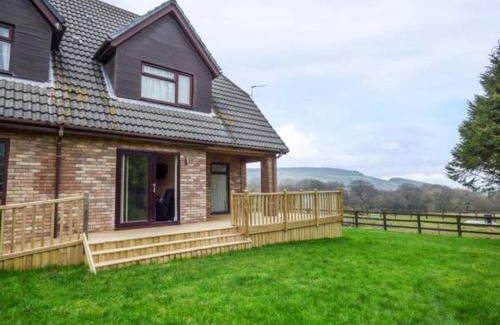Pontyclun House | Cwm Gran Meadows