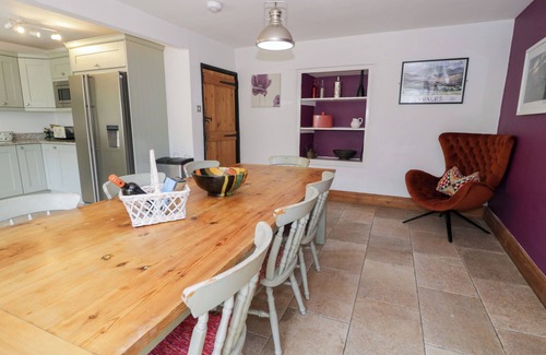 Rhiwbryfdir Cottage | CWM, pet friendly, character holiday cottage in Capel Curig