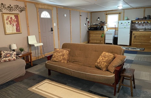 Fayetteville Cottage | CWR Cottage - A cozy cottage in a quiet country setting