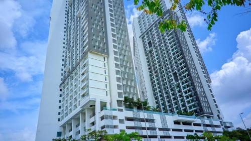 Cyberjaya Apartment | Cybersquare Lakeview with Netflix and Disney Hotstar