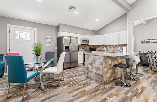 Leon Valley House | CYC Mega House with BBQ Gazebo