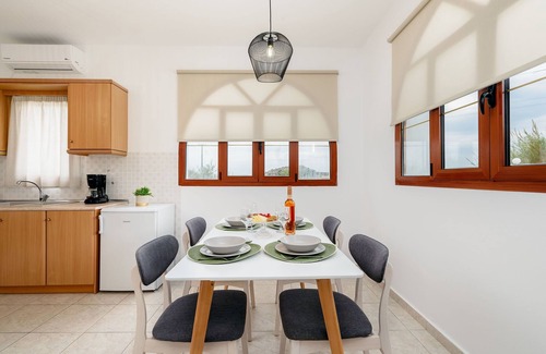 Mikri Vigla Apartment | Cycladic apartment - just a few meters from Orkos beach!