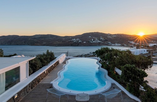 Kalafatis House | Cycladic Luxury and Comfort in Kalo Livadi