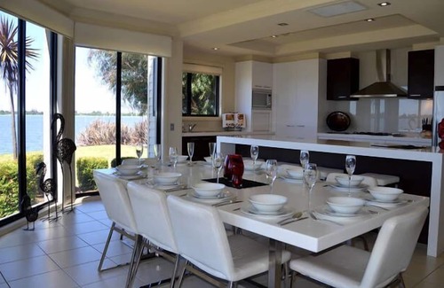 Mulwala House | Cypress House directly on Lake Mulwala