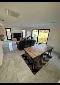 Saint-Andre-de-Sangonis Villa | Détente et Plaisir : Villa Moderne avec Piscine