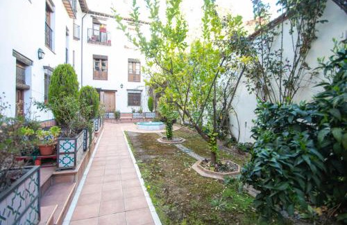 Sacromonte Apartment | Dúplex Cuesta del Chapiz con vistas a la Alhambra by A3Rentals