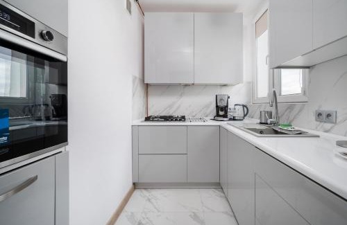 Lodz Apartment | Dąbrowskiego Comfort Apartment by BookingHost
