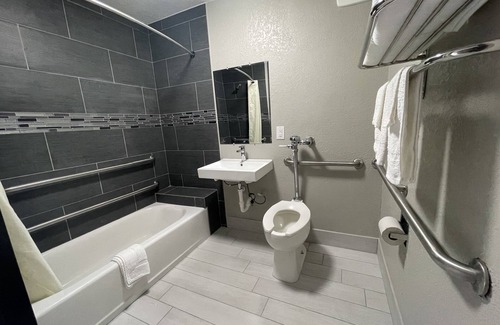 Farmerville Hotel | D'Arbonne Lake Motel