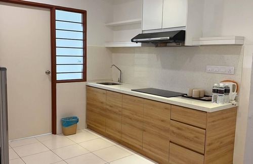 Kampung Alor Akar Apartment | D'Embassy Serviced Residence Suites