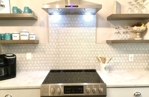 Newton House | D-Liteful Stay in Downtown Newton