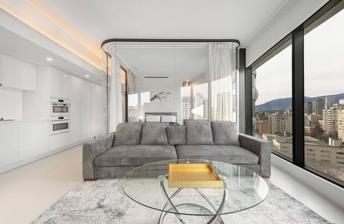 Coal Harbour Condo | D28 - Bold. Iconic. Unforgettable. 2BR at The Butterfly