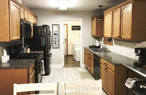Howard Cottage | Daffodil Hill - w/Hot Tub - Near Kenyon & Mohican