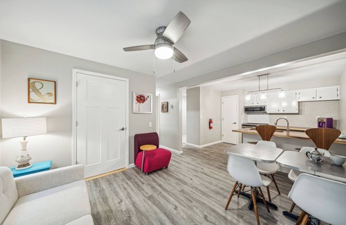 Stillwater House | Daffodil House - Large 6 Bedroom Accessible Rental
