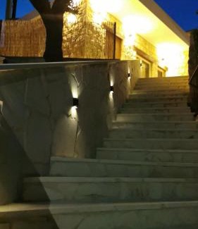 Kannaviou House | Daglas suit