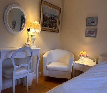Vaderstad Bed & Breakfast | Dahlias Bed & Breakfast