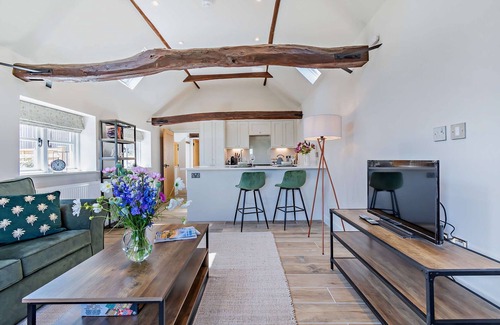 Blackham Cottage | Dairy Barn by Bloom Stays - sleeps 2 guests in 1 bedroom