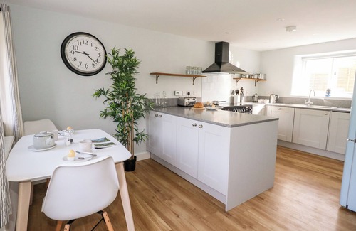 Littlebredy Cottage | DAIRY COTTAGE, pet friendly, character holiday cottage in Abbotsbury