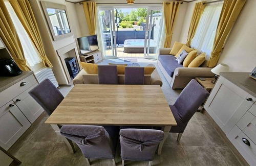 Ampney Crucis House | Daisy, A Hot Tub Home, Also Dog Friendly
