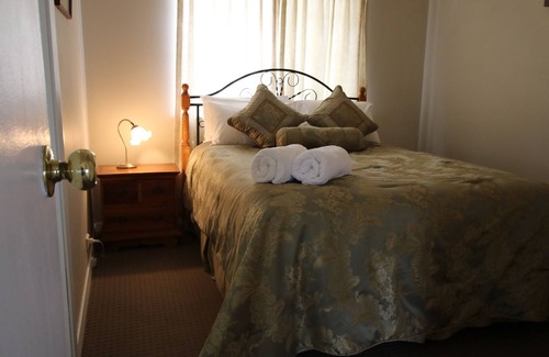 Buckland House | Daisy Cottage located on a heritage farm est 1836 and known as Buckland Estate