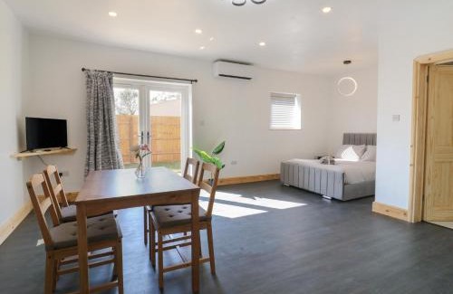 Earls Barton House | Daisy