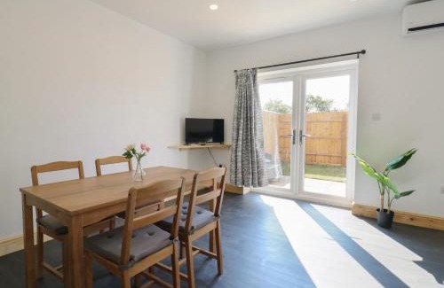 Earls Barton House | Daisy