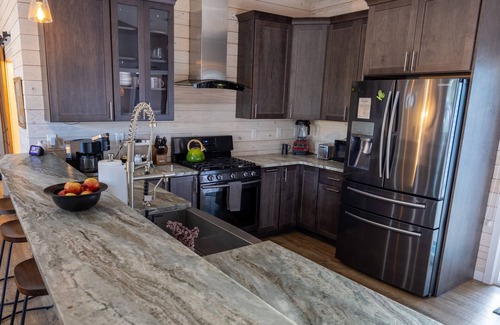 Normal House | Daisy Lane | Hot Tub | Heated Pool | Pool House