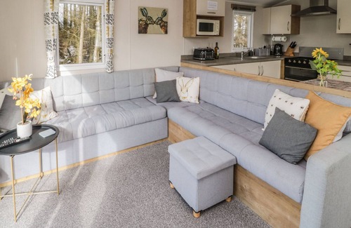 Swarland Cottage | DAISY'S RETREAT, pet friendly, with hot tub in Longframlington