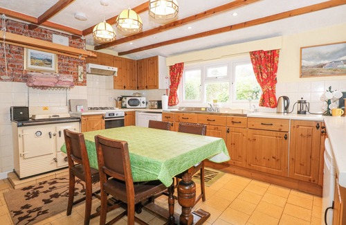 Garndolbenmaen Cottage | DALAR COTTAGE, pet friendly, character holiday cottage in Criccieth