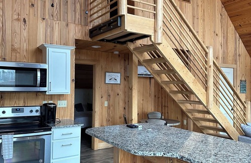 Byrdstown Cabin | Dale Hollow Lakeview Getaway Log Cabin 3 Bedroom 2.5 Baths Scenic View Game Room