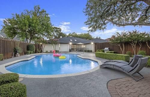 Park Central House | ★Dallas Spacious Luxe House Modern 4BR w/Heated Pool, Spa Sleeps 14+★